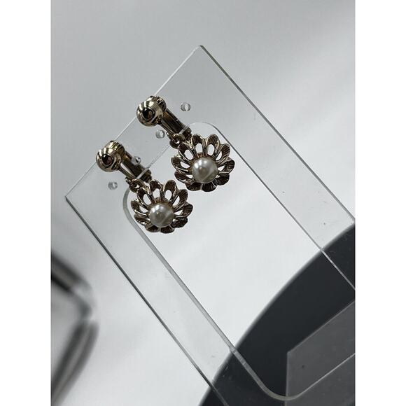 Avon Vintage Faux White Pearl Flower Drop Dangle Gold Tone Clip On Earrings - Picture 11 of 16